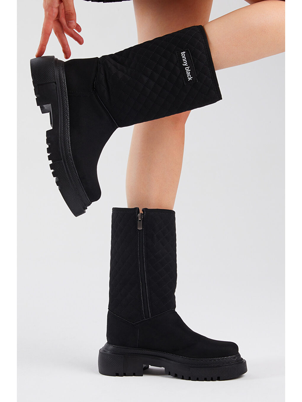 Kadın Siyah Süet Kapitone Desenli Rahat Kalıp Uzun Bot-4