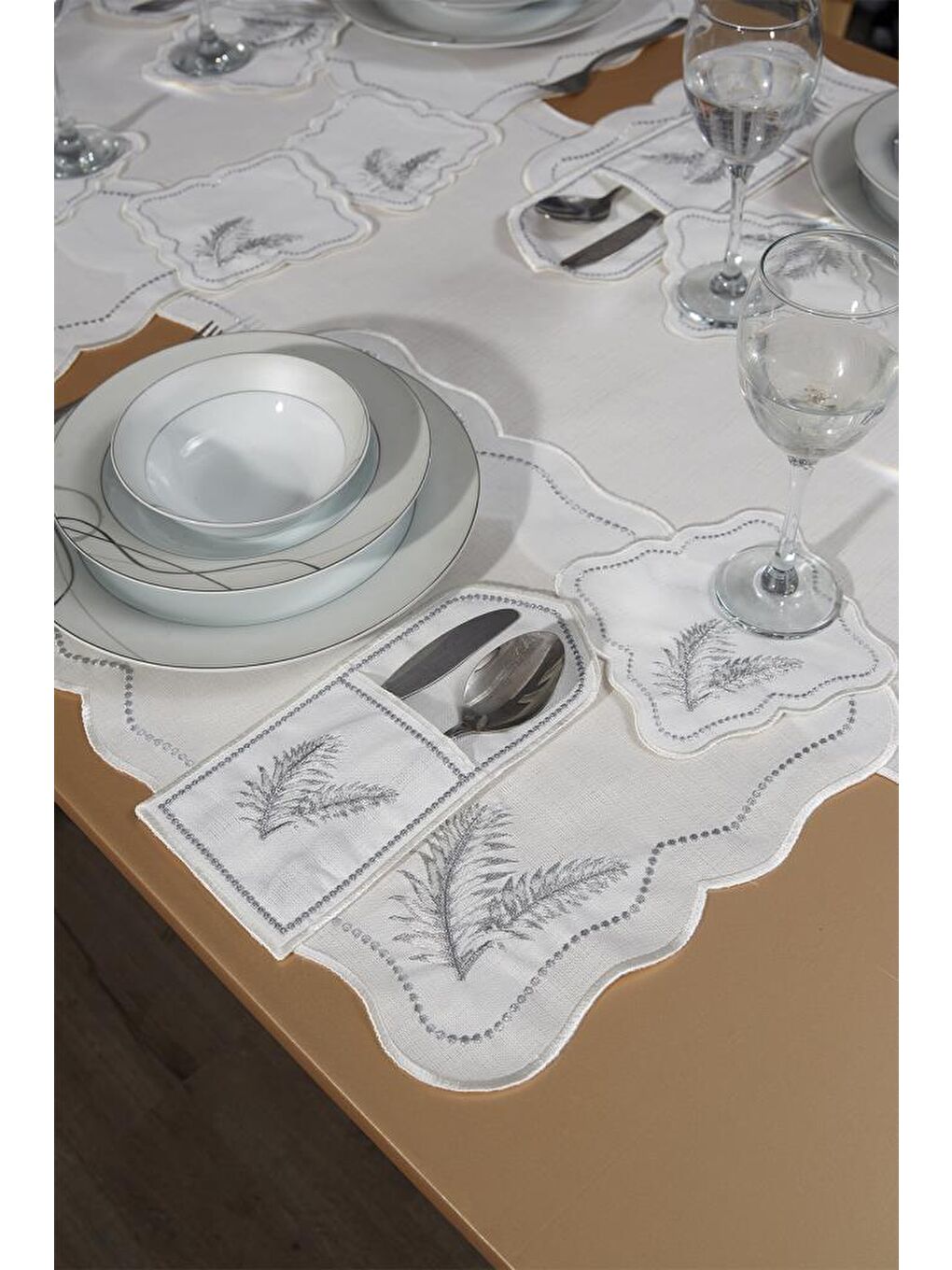 Gri Viktori Keten Nakışlı Amerikan Servis Takımı 19 Parça Silver-1