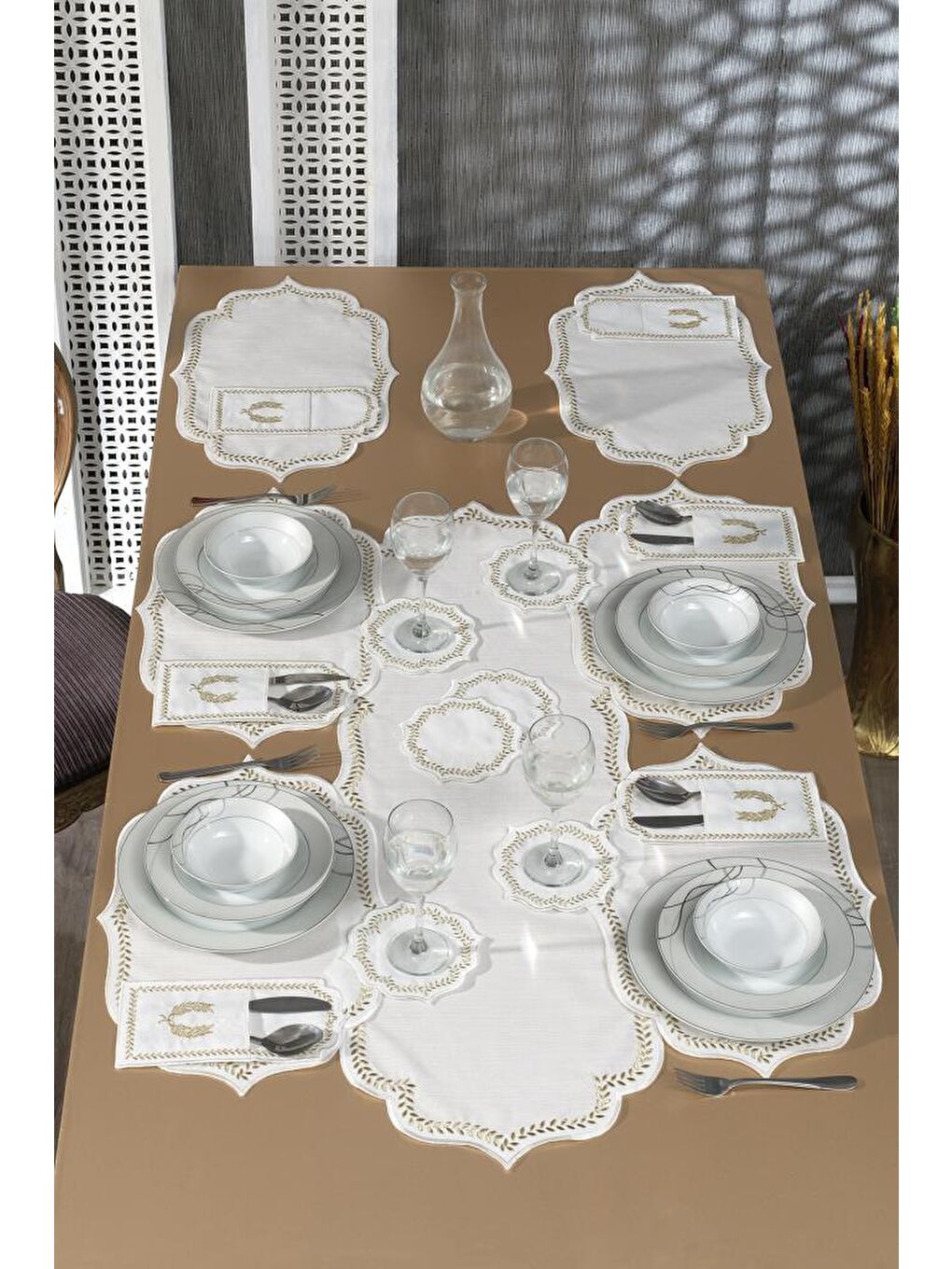 Sarı Nişan Keten Nakışlı Amerikan Servis Takımı 19 Parça Gold