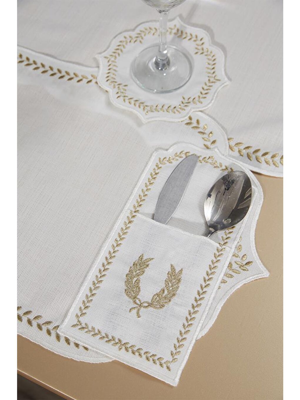 Sarı Nişan Keten Nakışlı Amerikan Servis Takımı 19 Parça Gold-2