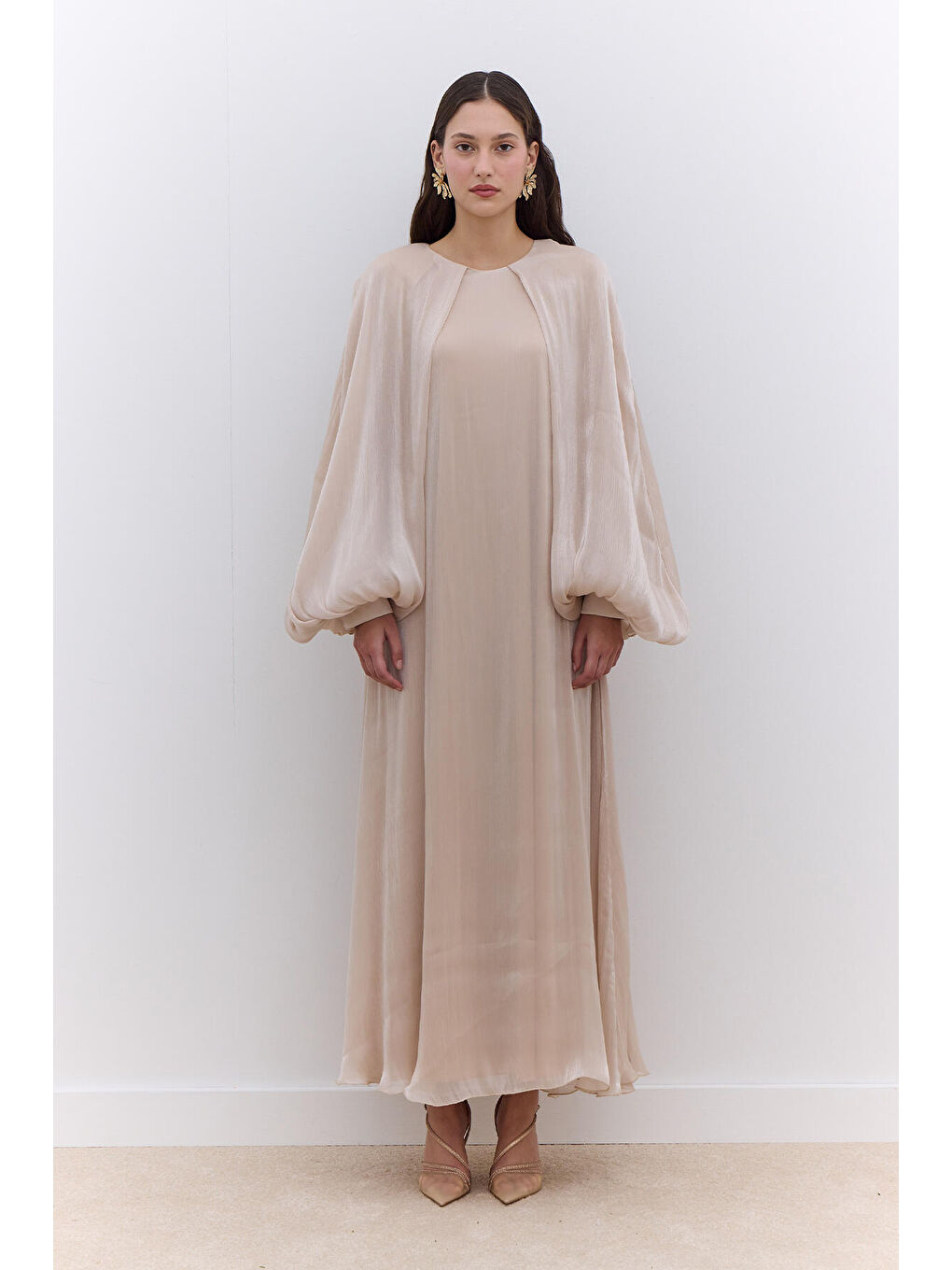 Geniş Kol Detaylı Elbise Bej-1