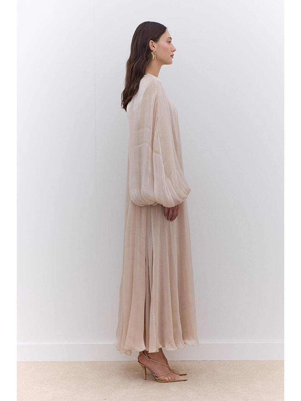 Geniş Kol Detaylı Elbise Bej-3