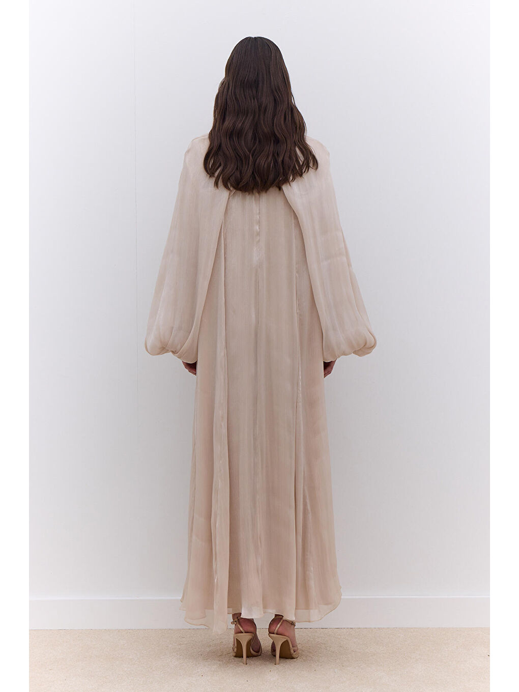 Geniş Kol Detaylı Elbise Bej-4