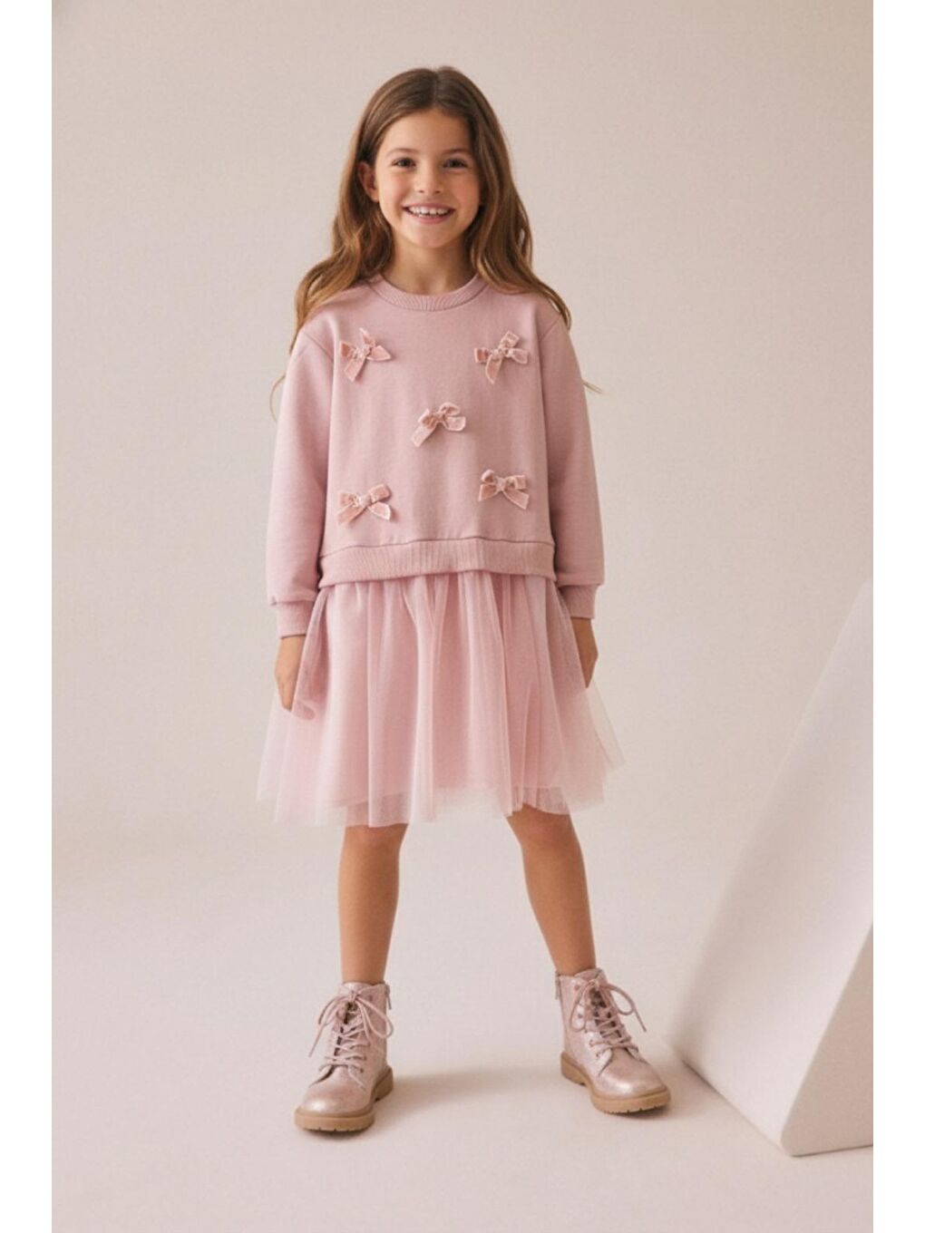 Kız Çocuk Pamuklu Pembe Fiyonklu Sweatshirt Tül Etek Takım – Zarif Günlük Kombin-4