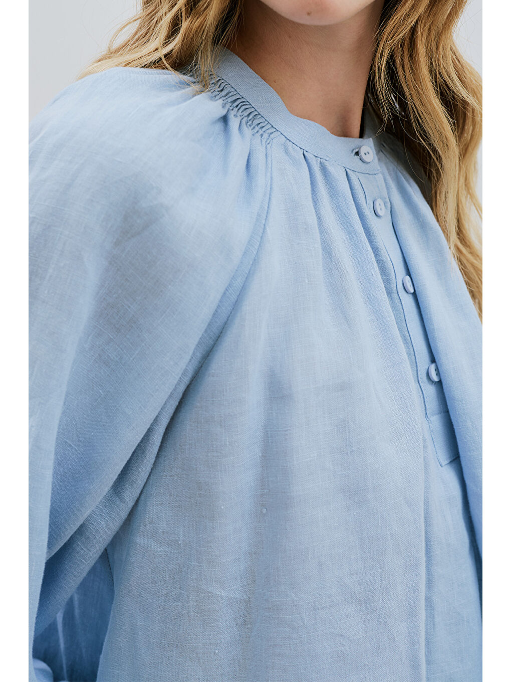 İnce Keten Yakası Büzgülü Gömlek Mavi-3
