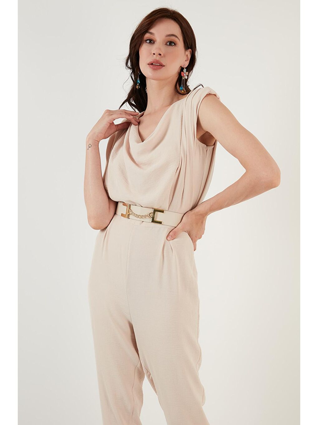 Gri Kemerli Degaje Yaka Kolsuz Tulum 6057081-2