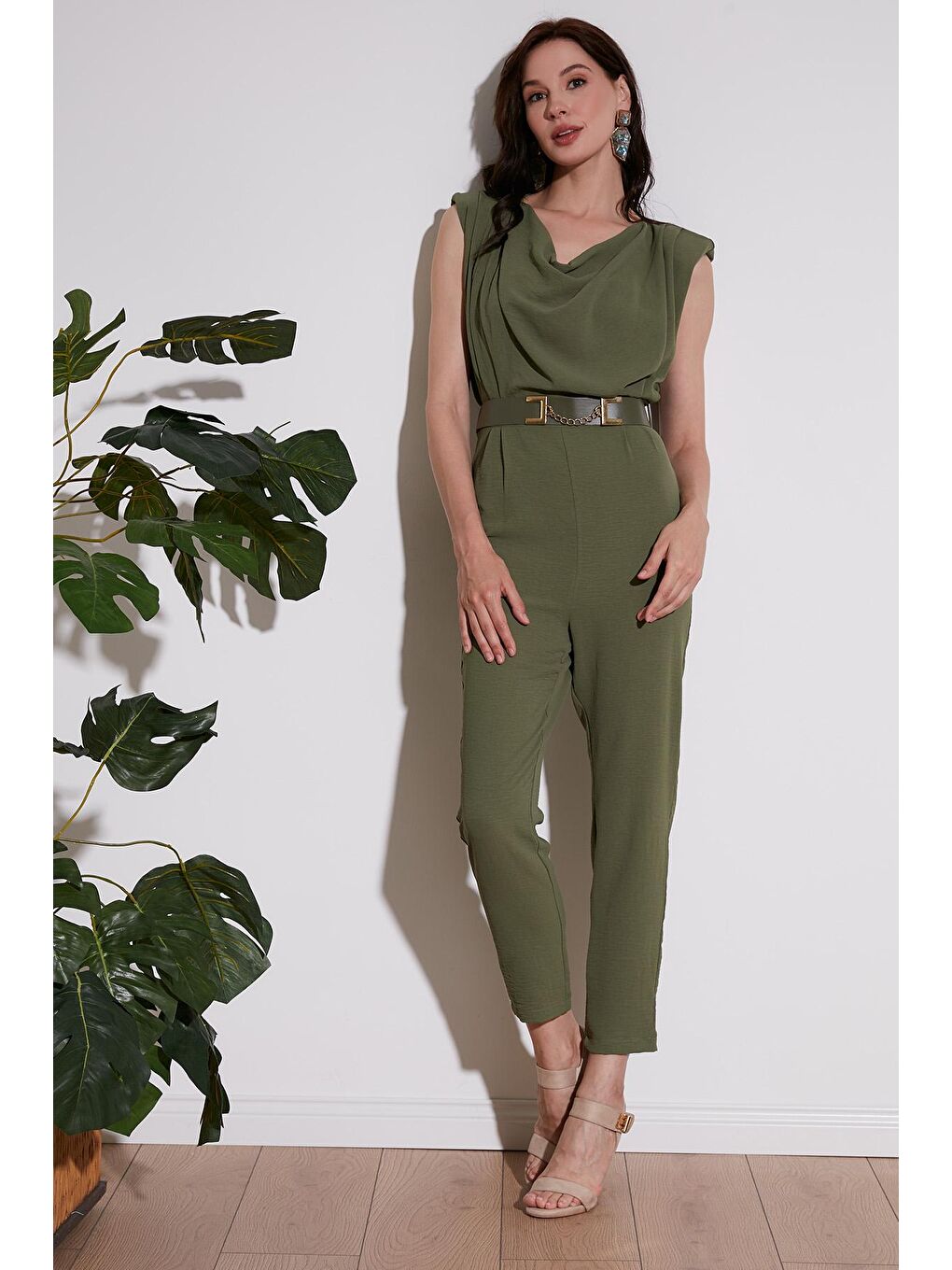 Haki Kemerli Degaje Yaka Kolsuz Tulum 6057081