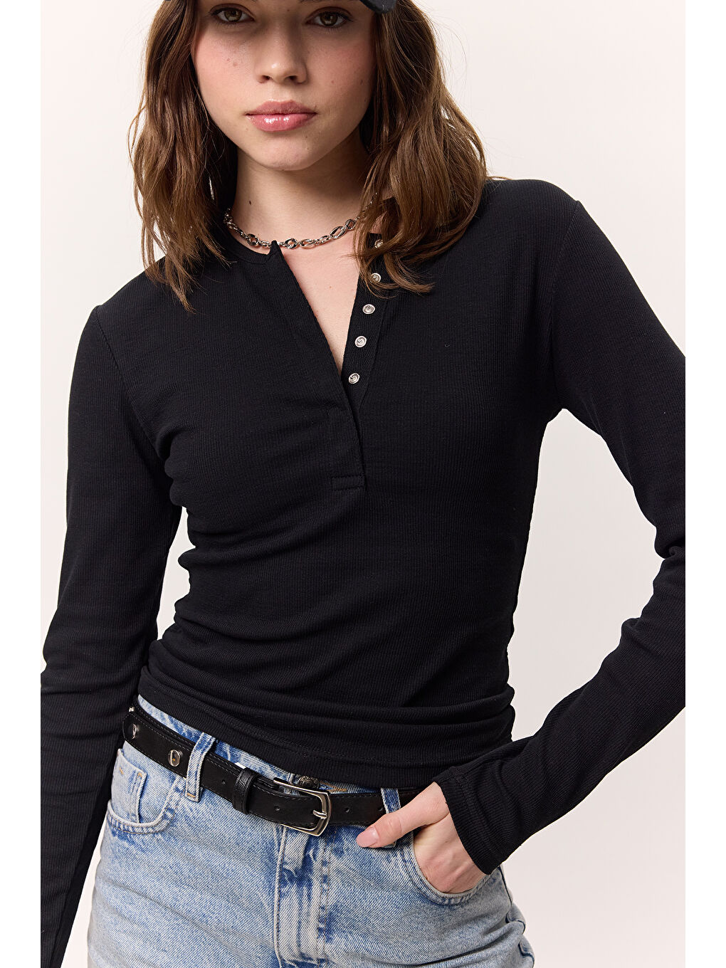 Uzun Kollu Yakası Çıtçıtlı Body Siyah-2