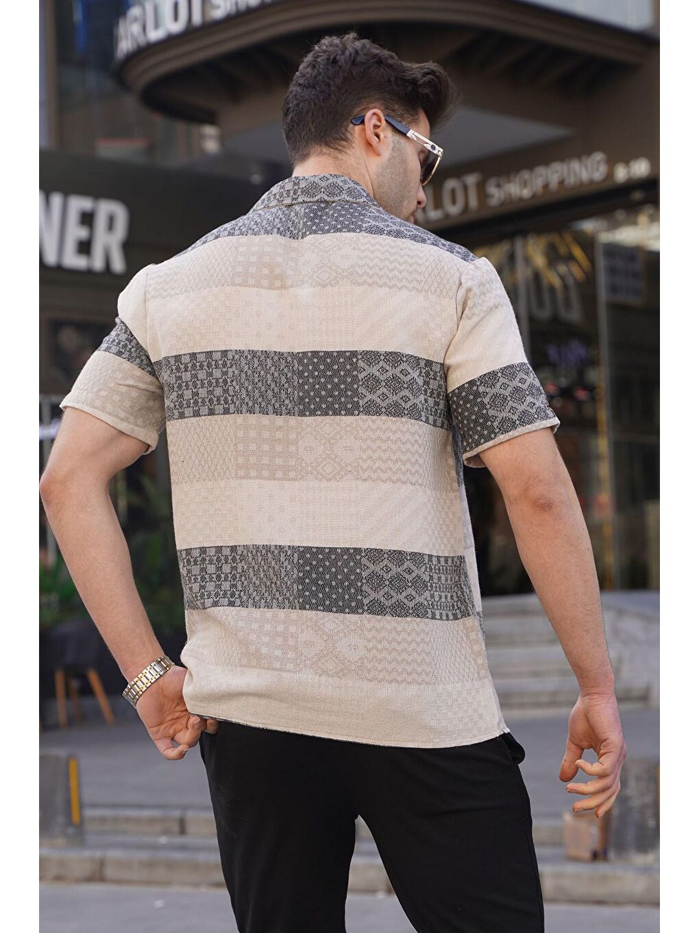 Siyah Kısa Kollu Jakarlı Erkek Gömlek 5590-1