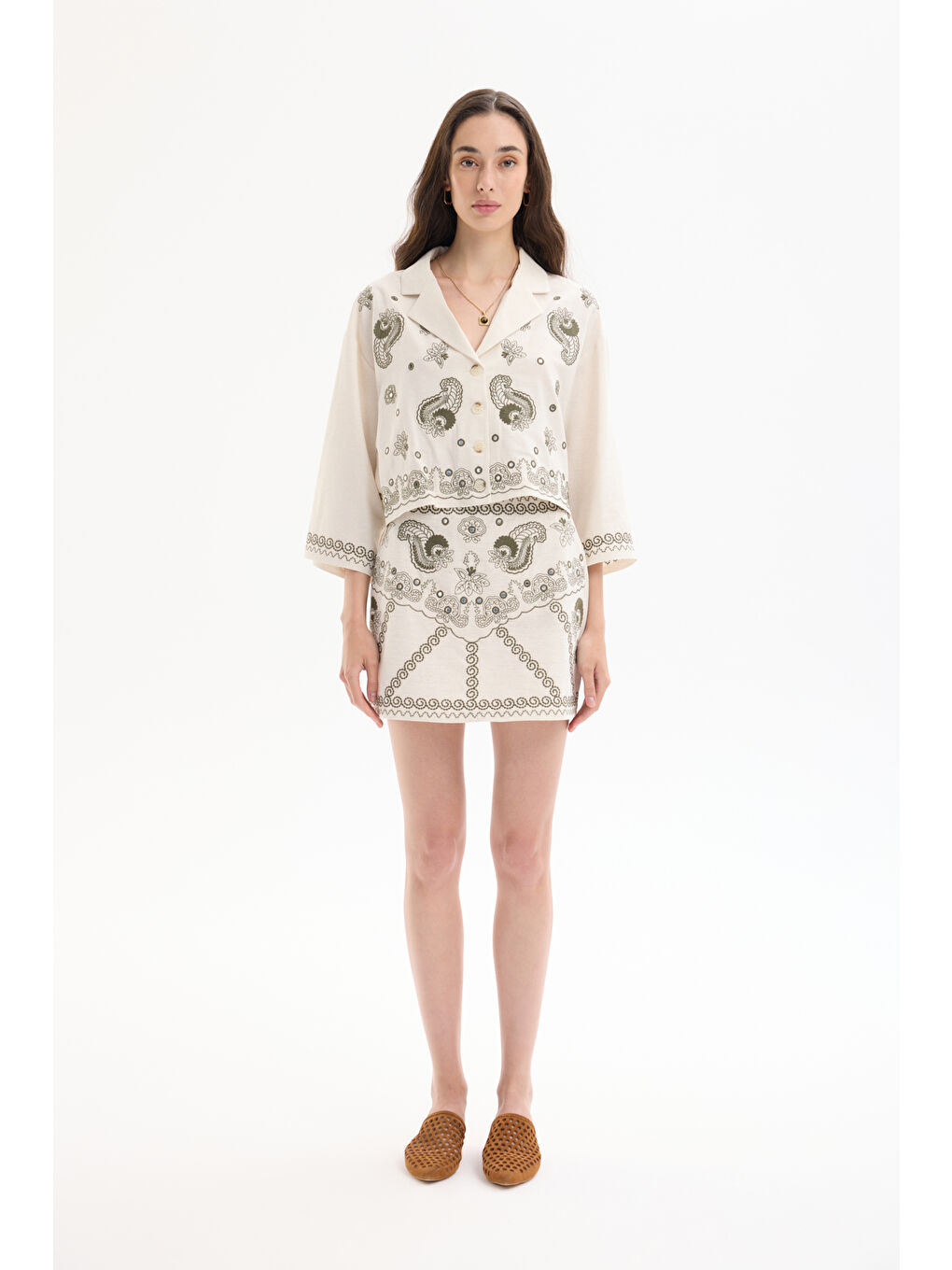 Bej Nakış Desenli Düğmeli V Yaka Keten Gömlek Naturel-2