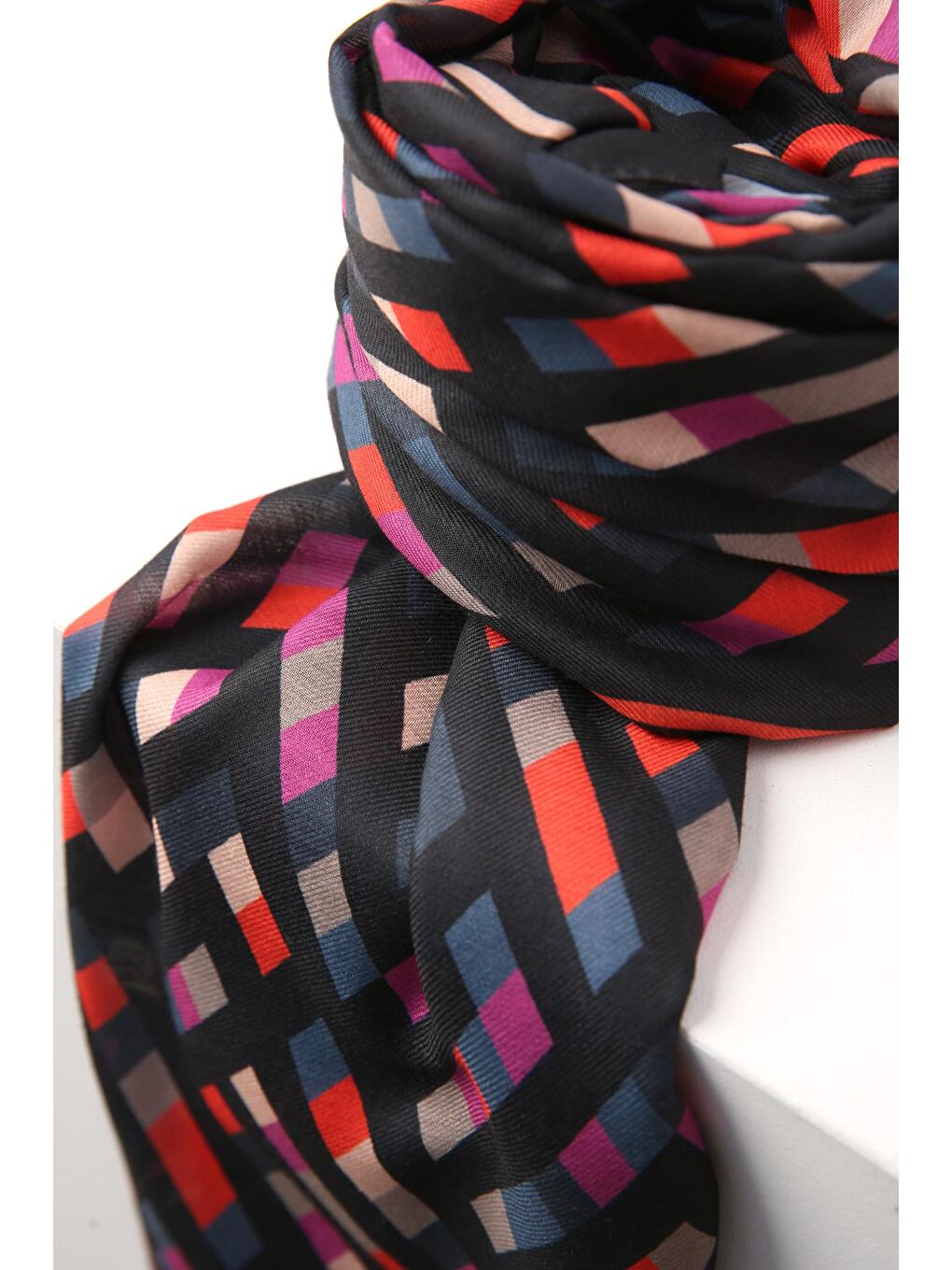 Siyah-Kırmızı Desenli Pamuklu Şal-3