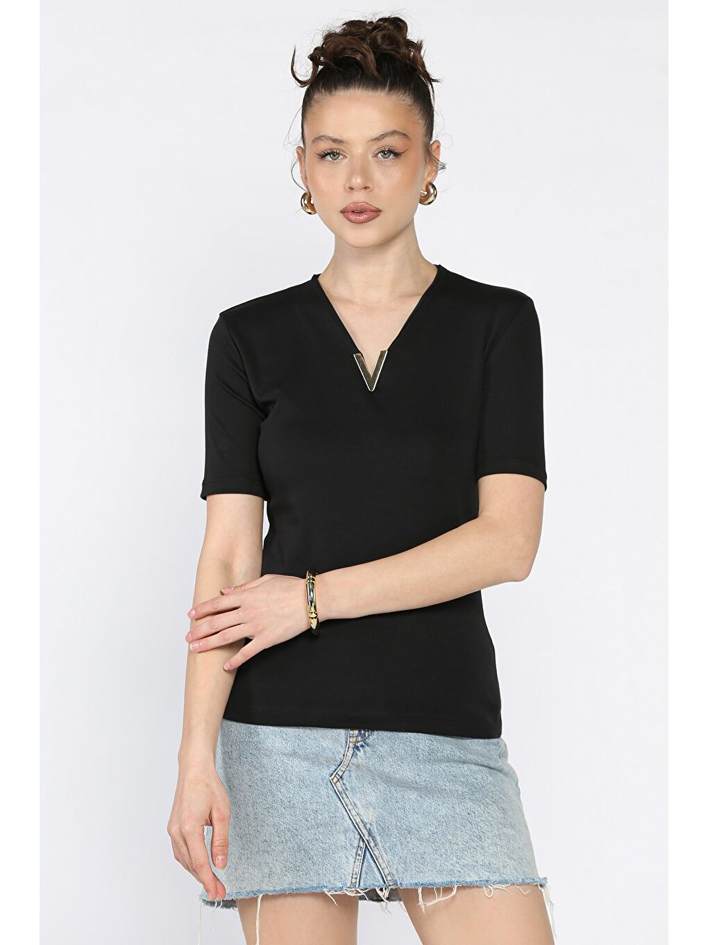 Siyah Kadın V Yaka Gold Toka Detaylı Elastanlı Bluz-1