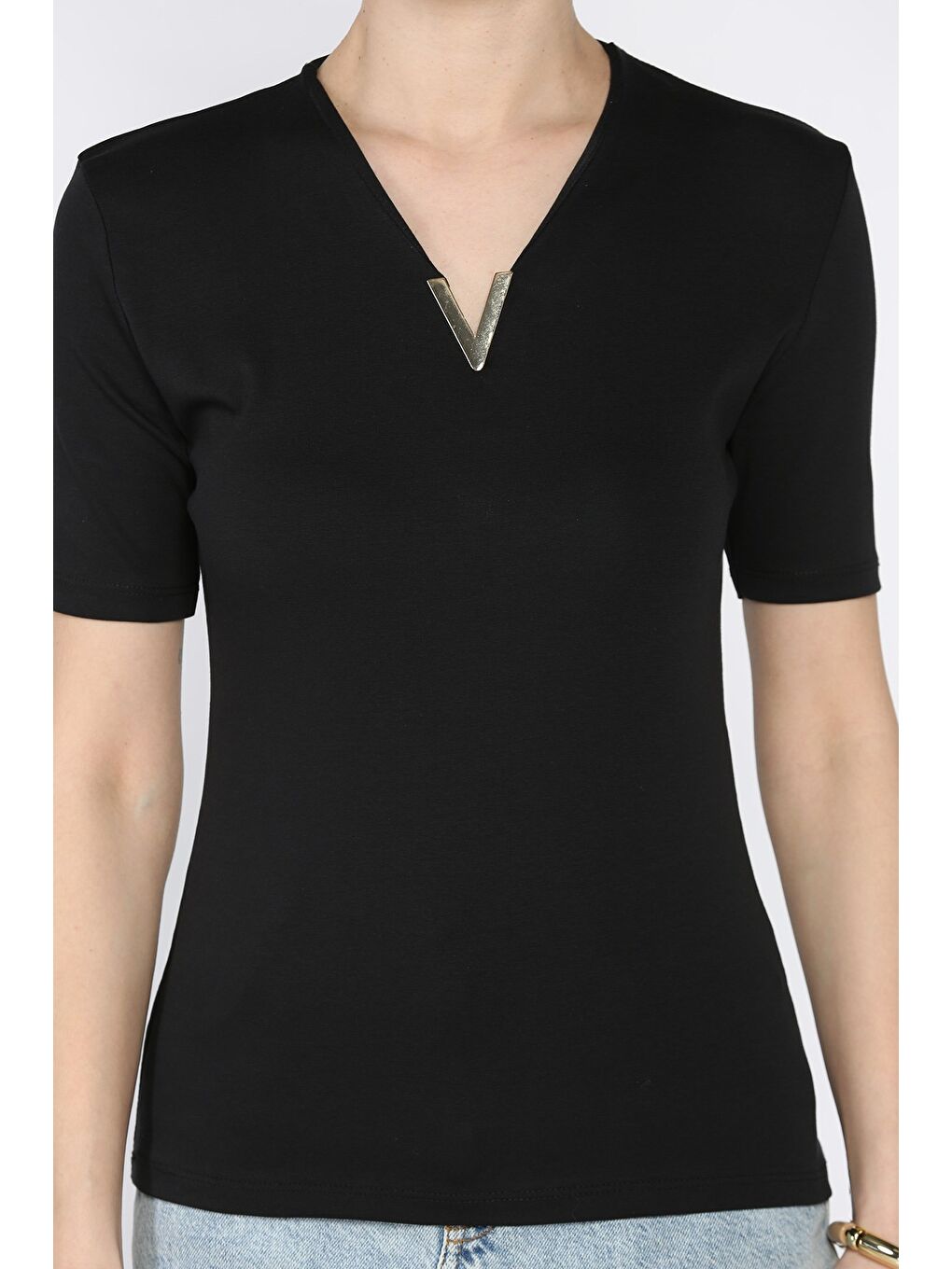 Siyah Kadın V Yaka Gold Toka Detaylı Elastanlı Bluz-3