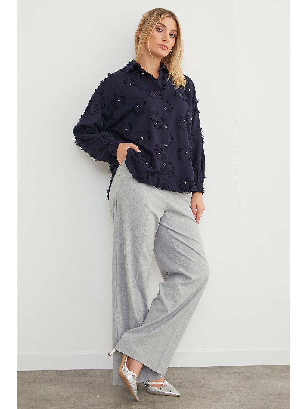 Lacivert Taş işlemeli Püsküllü Arkası Uzun Salaş Gömlek-1