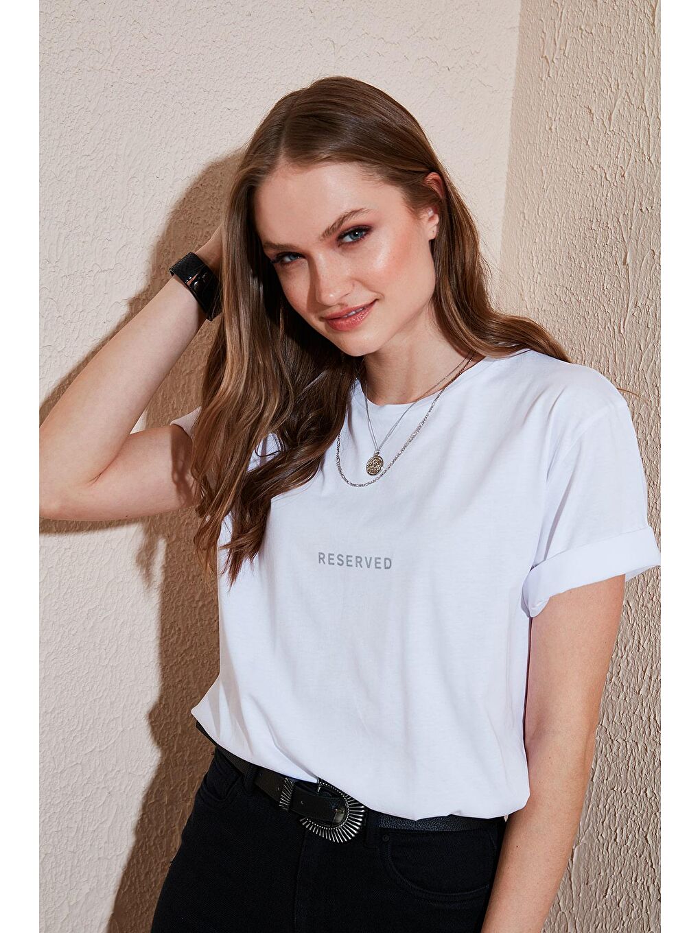 Beyaz Yazı Baskılı Bisiklet Yaka Yanları Yırtmaçlı % 100 Pamuk T Shirt 5411068-3