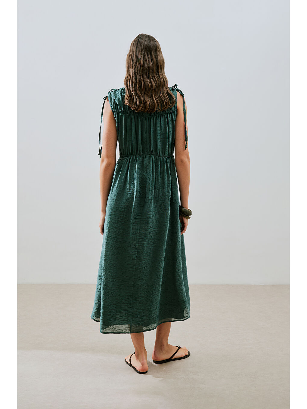 Büzgü Bağlamalı Detaylı Kolsuz Elbise Yeşil-5