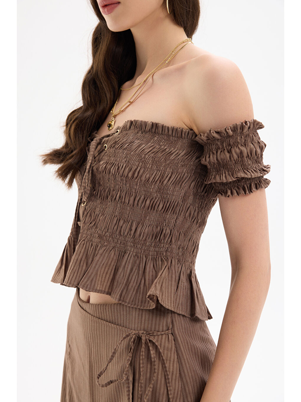 Kuş Gözü Bağlamalı Düşük Omuz Bluz Kahverengi-3