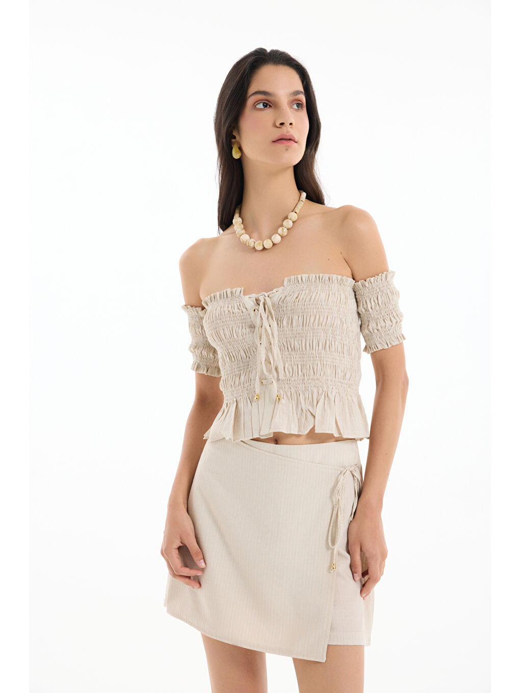 Kuş Gözü Bağlamalı Düşük Omuz Bluz Bej