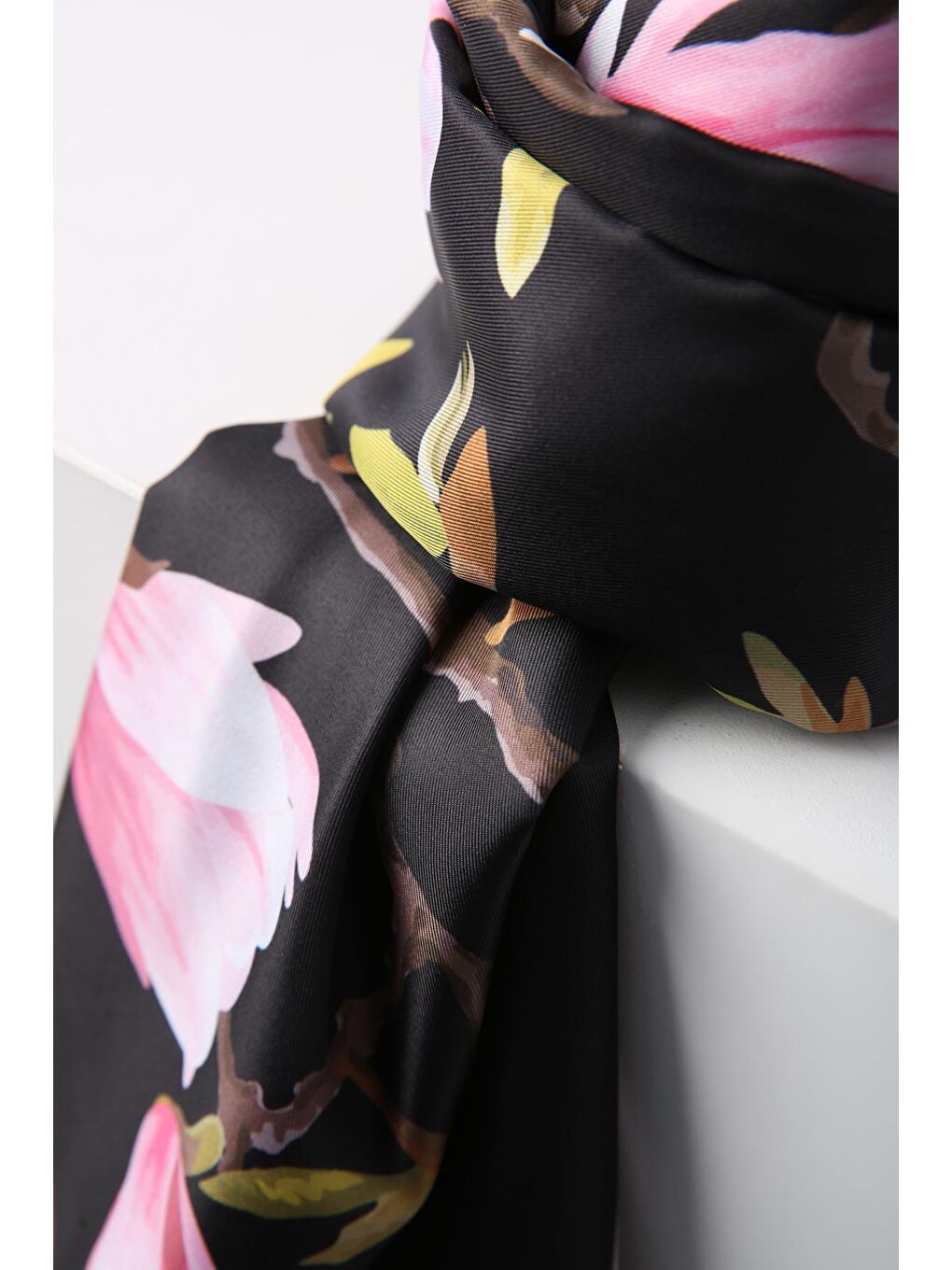 Siyah-Pembe Desenli Twill Şal-3