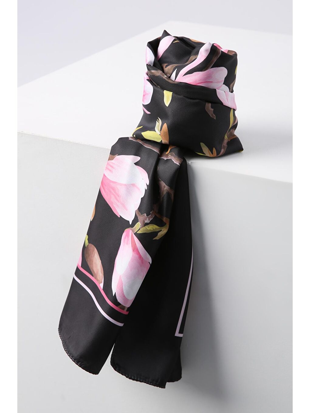Siyah-Pembe Desenli Twill Şal-4