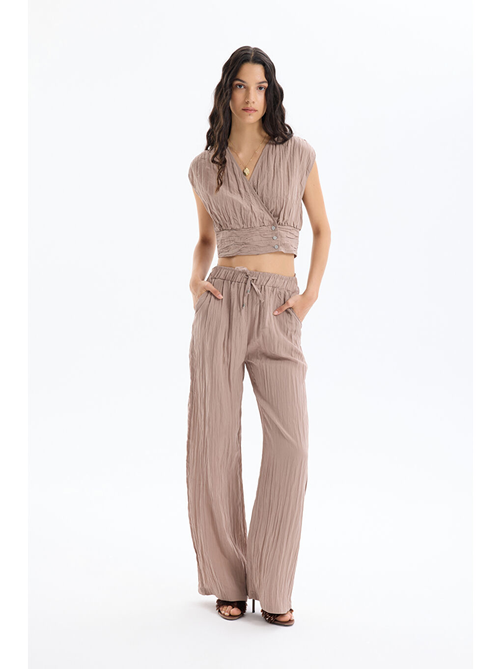 Kahverengi Kırışık Görünümlü Beli Lastikli Pantolon Açık Kahve