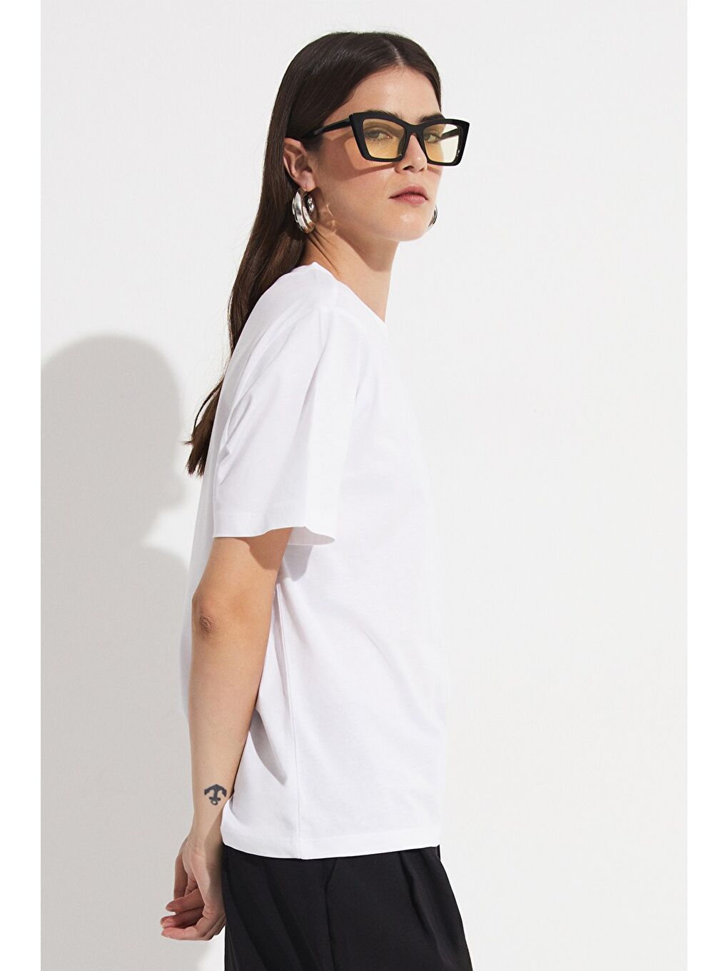 Beyaz Ribana Detaylı %100 Pamuk T-Shirt-2