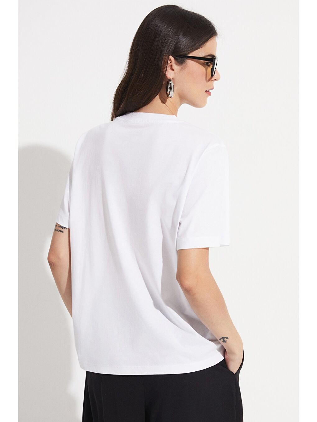 Beyaz Ribana Detaylı %100 Pamuk T-Shirt-4