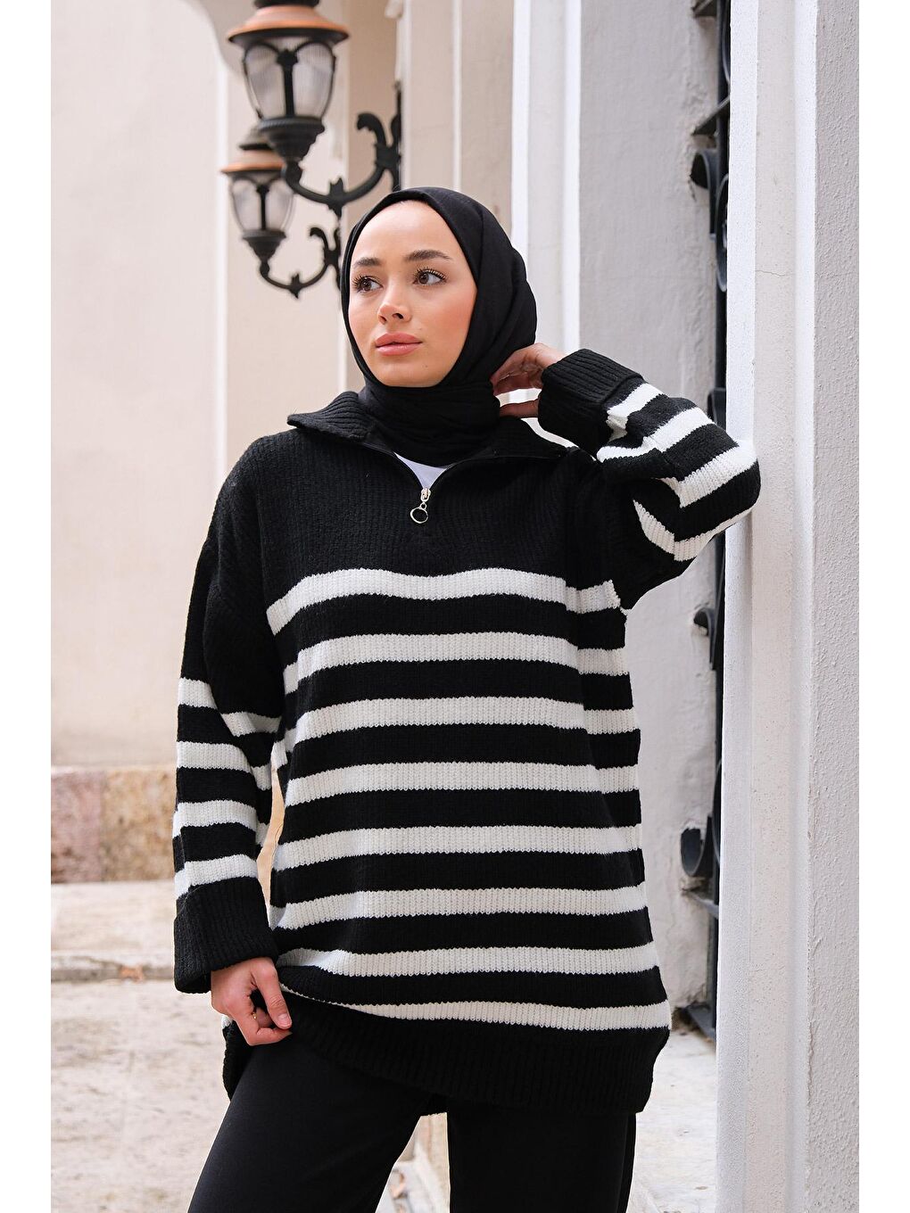 Yandan Çizgili Triko Kazak Siyah