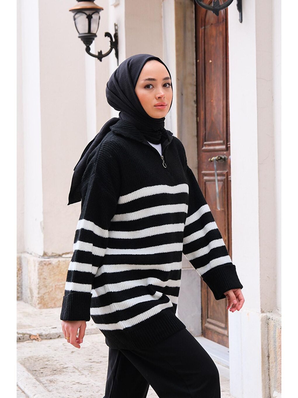 Yandan Çizgili Triko Kazak Siyah-1