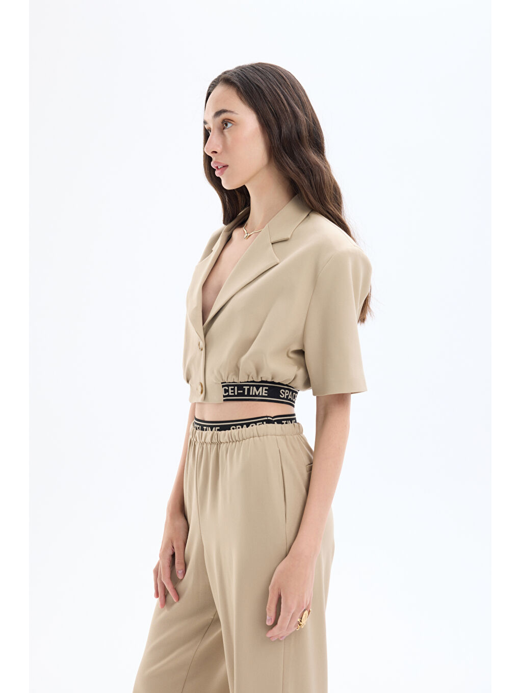 Beli Yazılı Kruvaze Yaka Düğmeli Kısa Ceket Bej-3