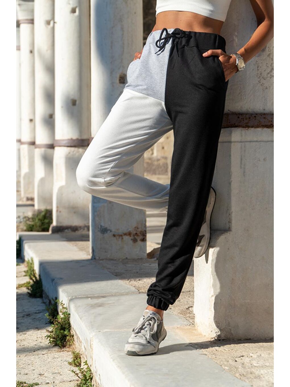 Kadın Siyah-Beyaz Paçası Lastikli Yüksek Bel Color Block Eşofman Altı GK-CCK60009-2