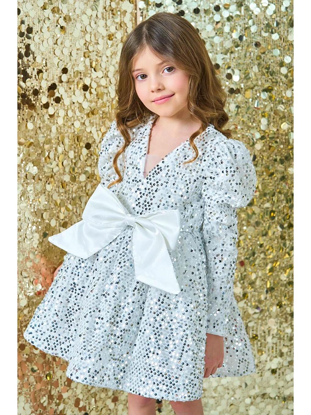 Kız Çocuk V Yaka Üzeri Pulpayet İşlemeli Eteği Kabarık Kadife Beyaz Abiye-1