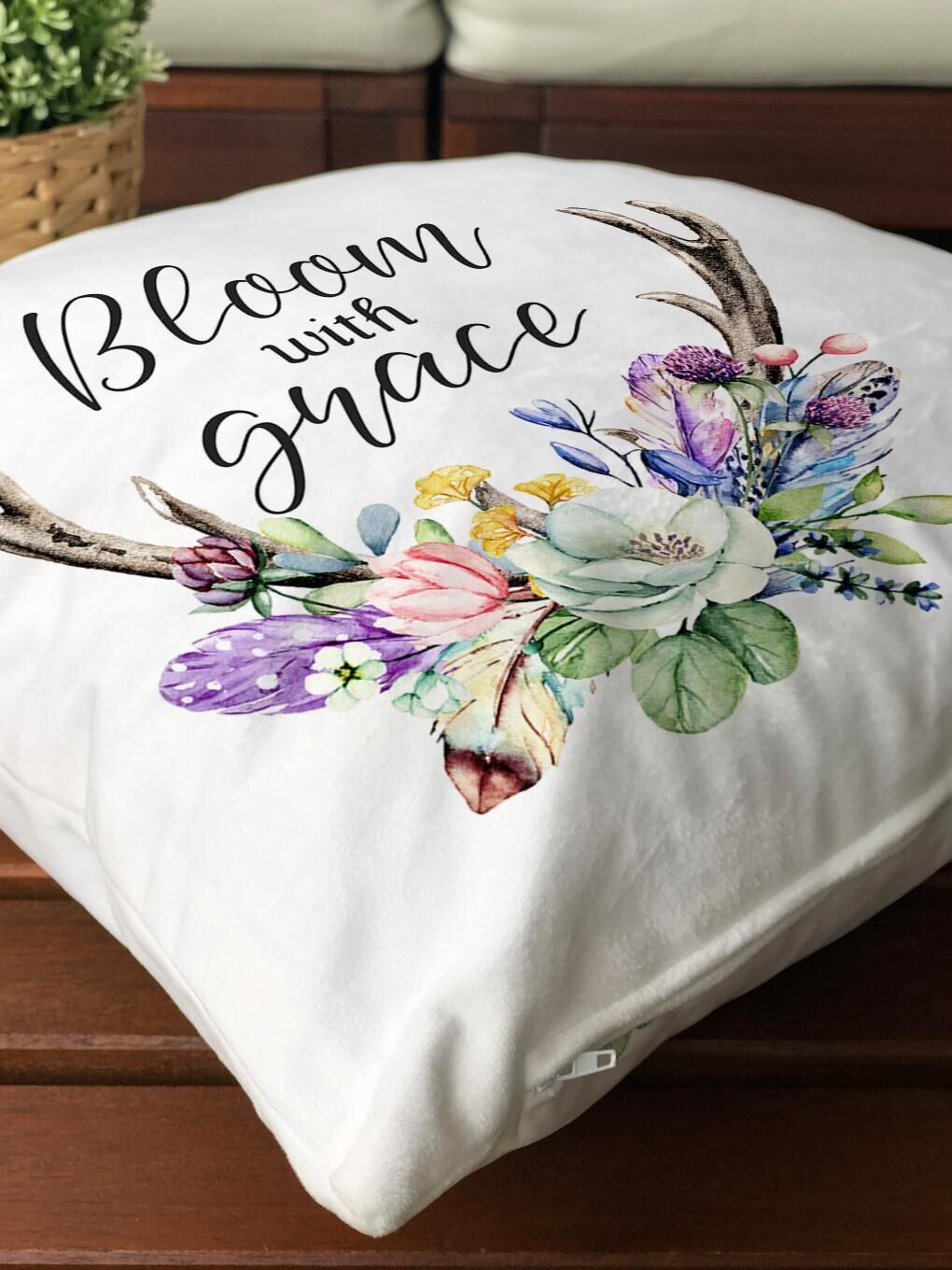 Beyaz Kadife Doku Çift Taraf Baskılı Bahar Desenleri 43x43 cm Tekli Kırlent Kılıfı-3