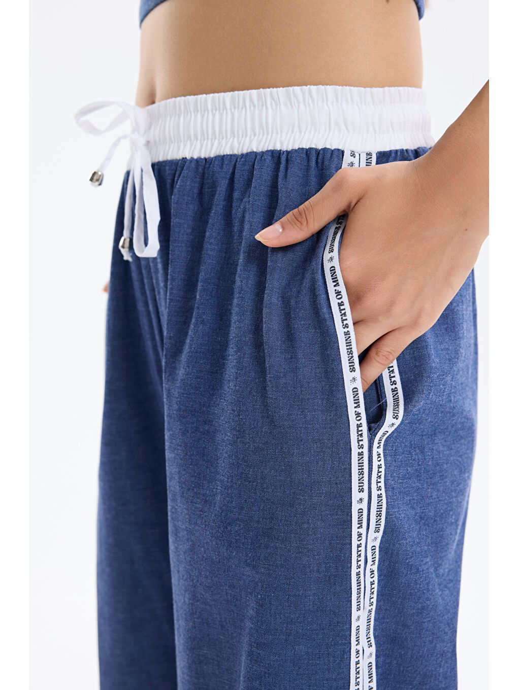 Yanları Şerit Yazılı Jean Görünümlü Pantolon İndigo-3