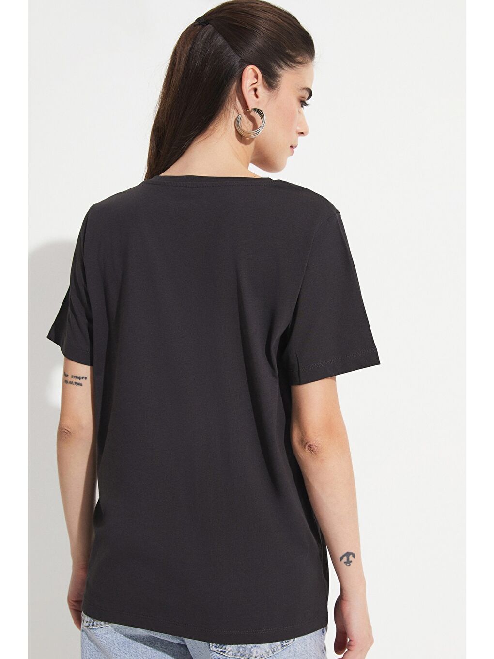 Antrasit V Yaka %100 Pamuk Basic Tişört-2