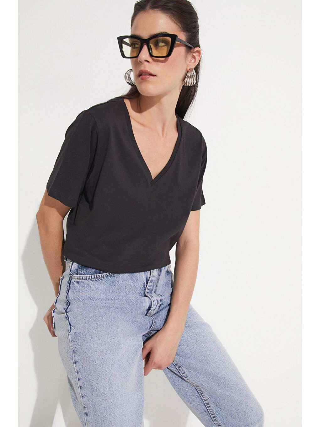 Antrasit V Yaka %100 Pamuk Basic Tişört-4