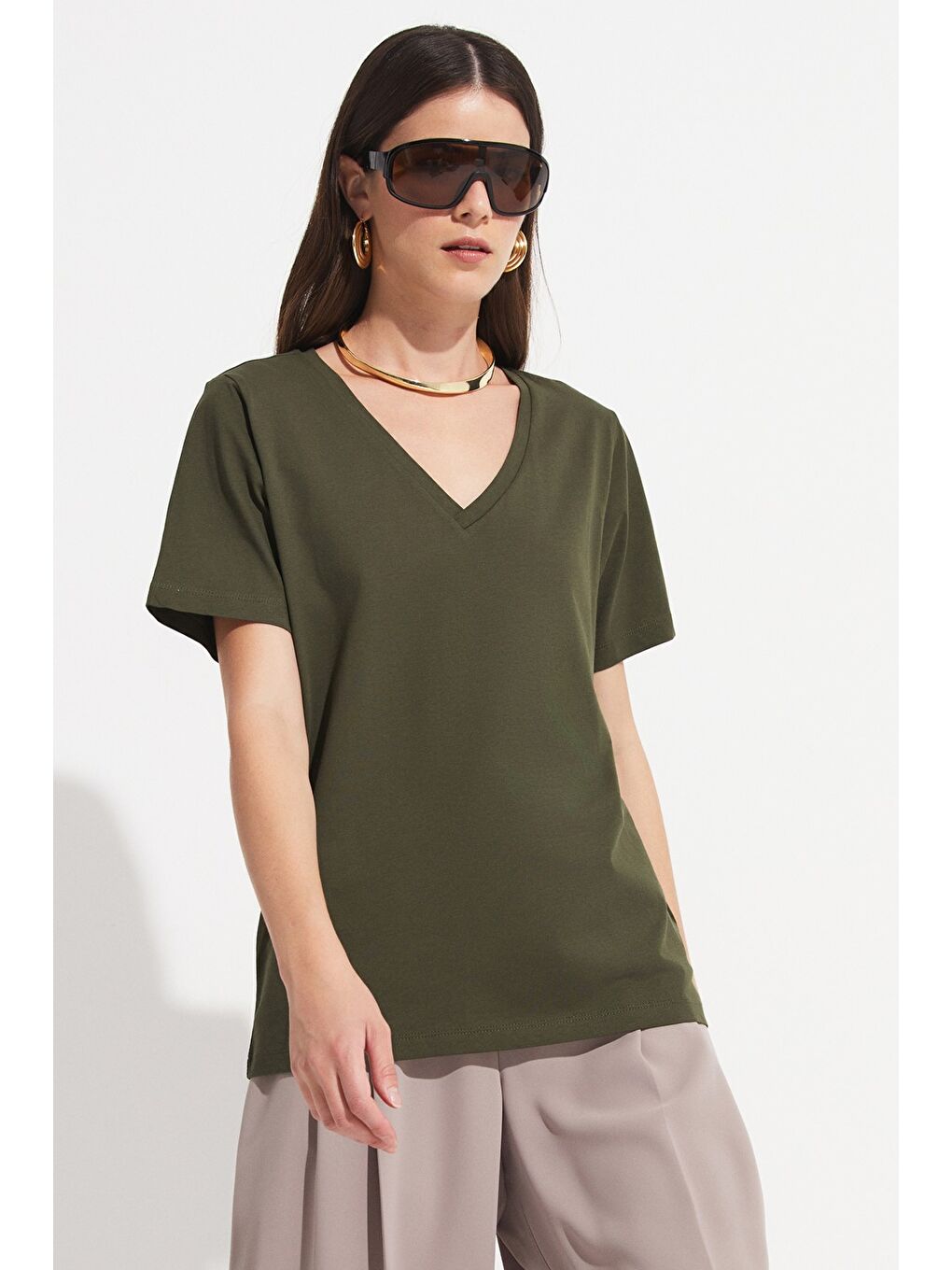 Haki V Yaka %100 Pamuk Basic Tişört