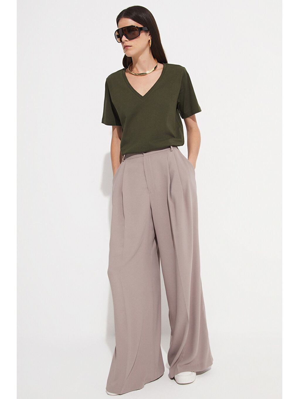 Haki V Yaka %100 Pamuk Basic Tişört-2