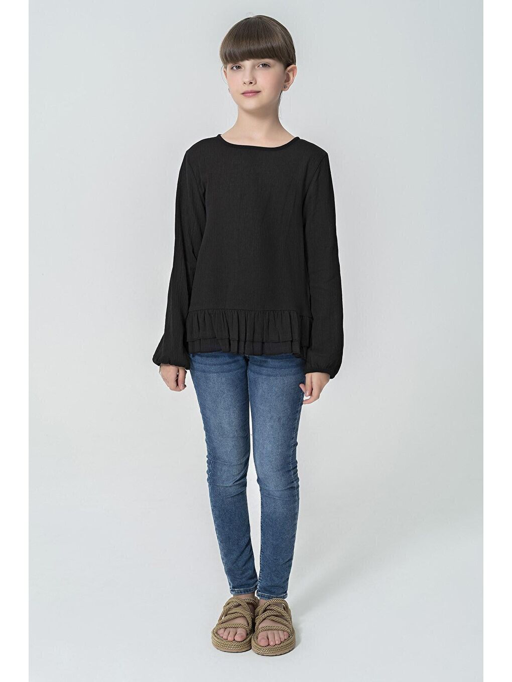 Eteği  Fır Fırlı Sırtı Düğmeli Siyah Bluz-2