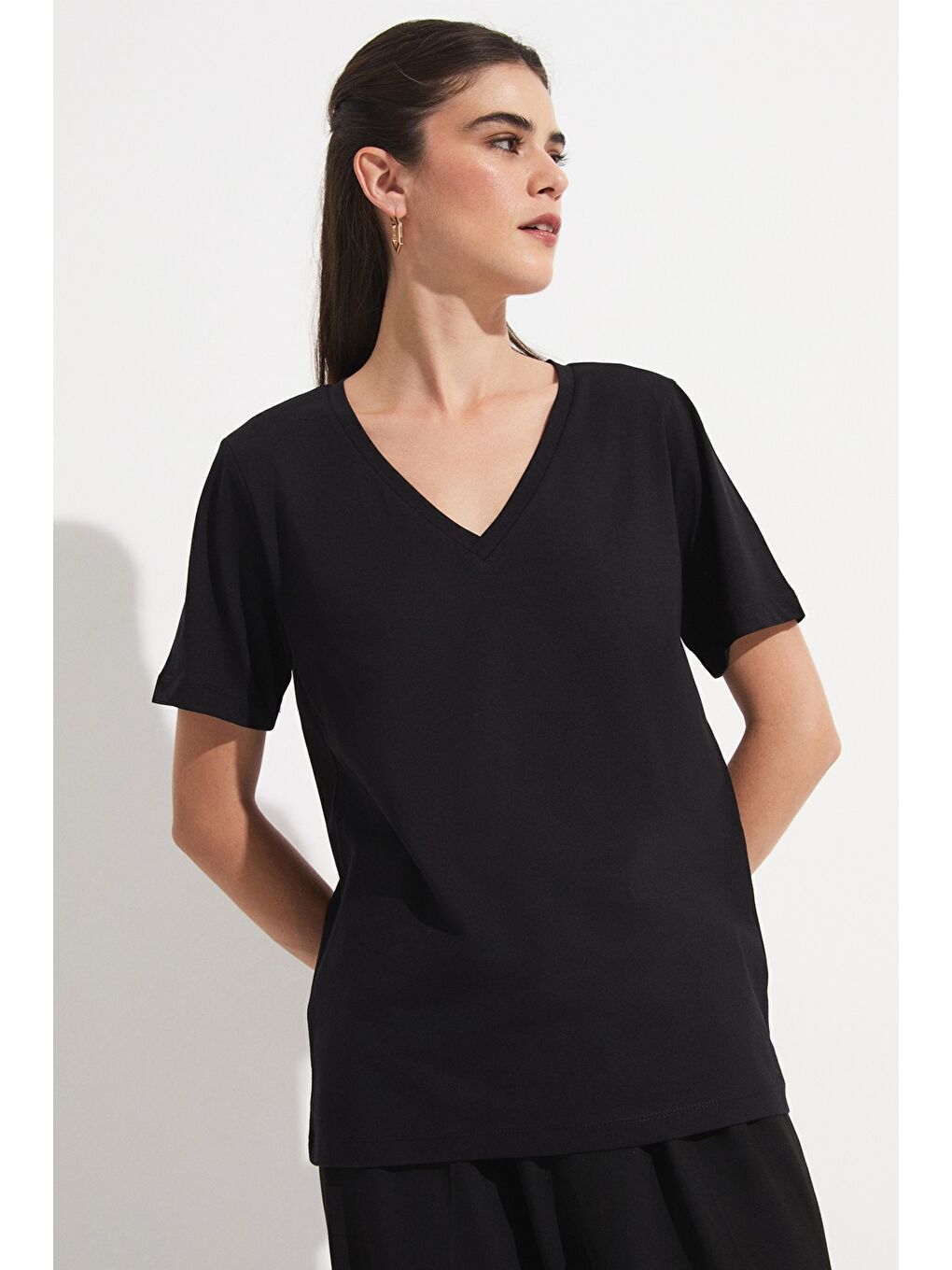 Siyah V Yaka %100 Pamuk Basic Tişört