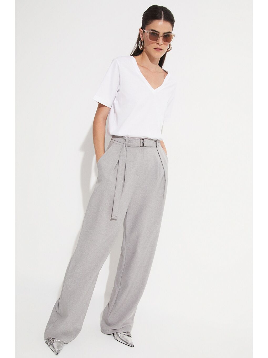 Beyaz V Yaka %100 Pamuk Basic Tişört-3