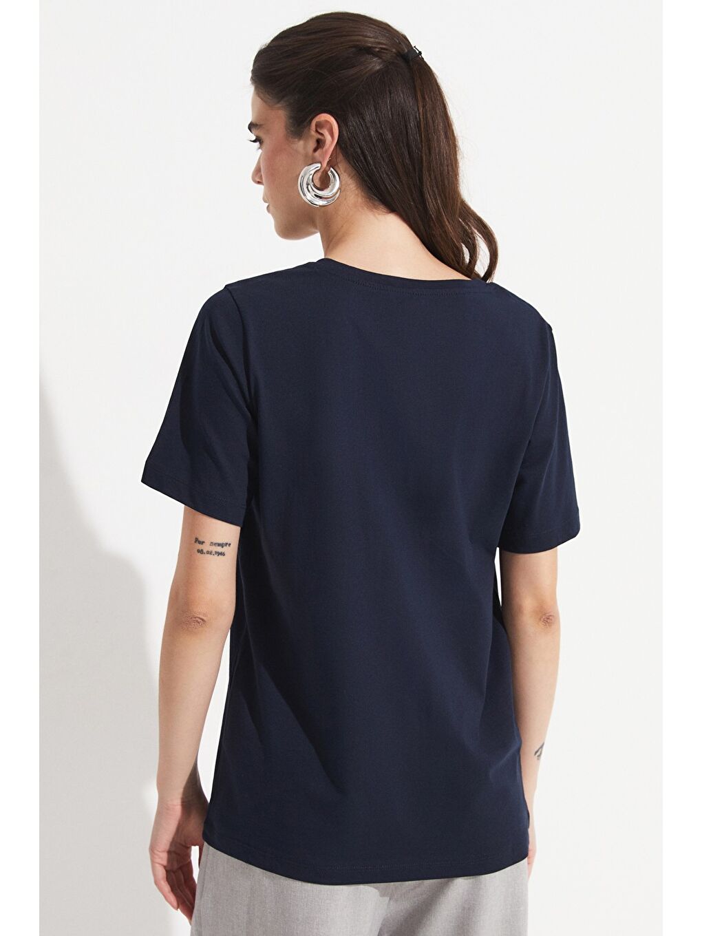 Lacivert V Yaka %100 Pamuk Basic Tişört-2