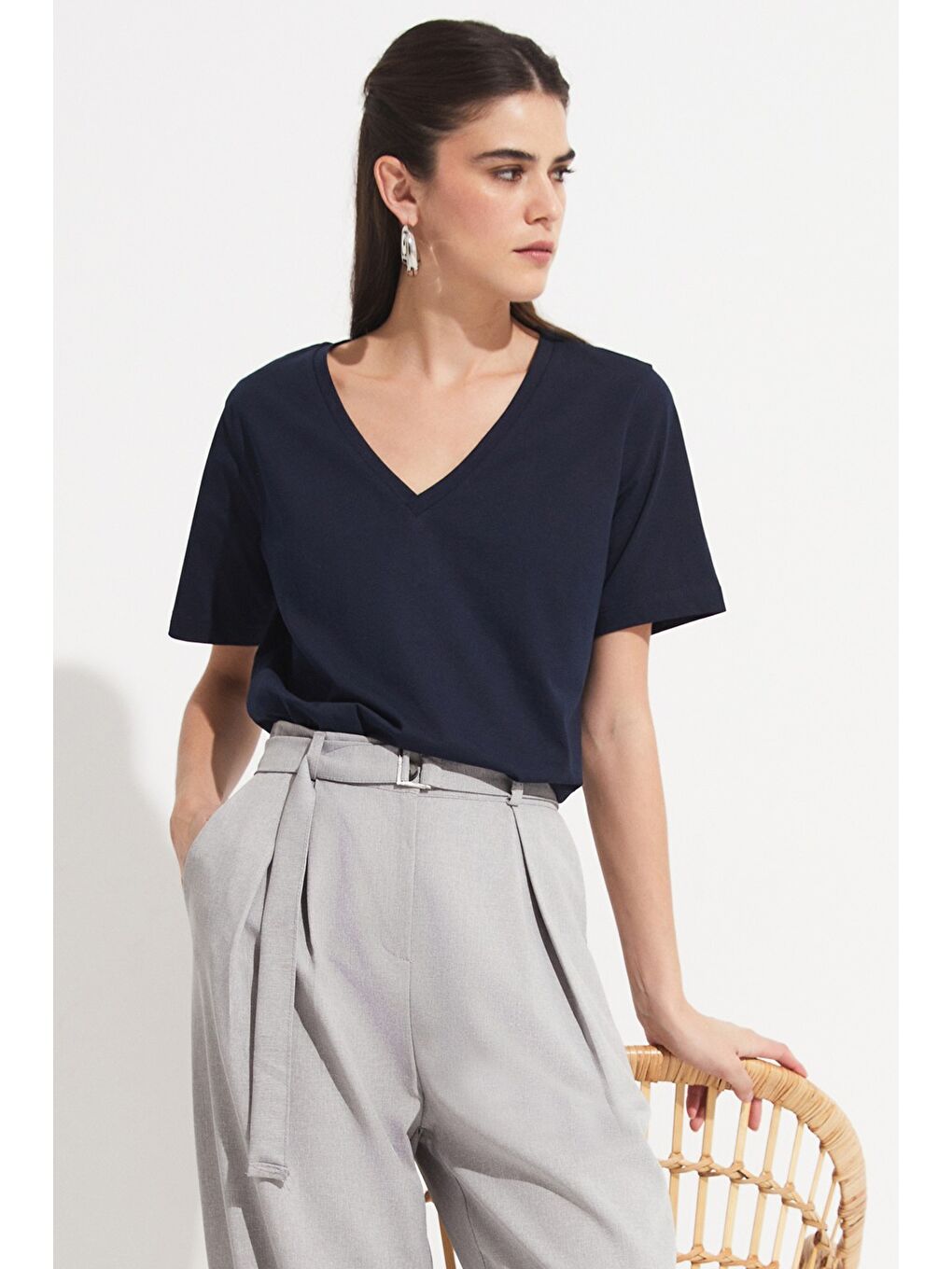 Lacivert V Yaka %100 Pamuk Basic Tişört-4