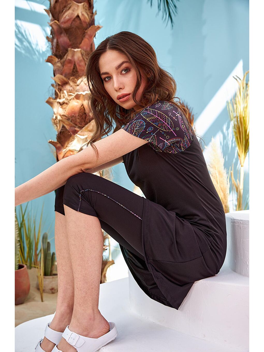 Siyah Kısa Kollu Yarı Kapalı Mayo Yaprak Tema R013-6