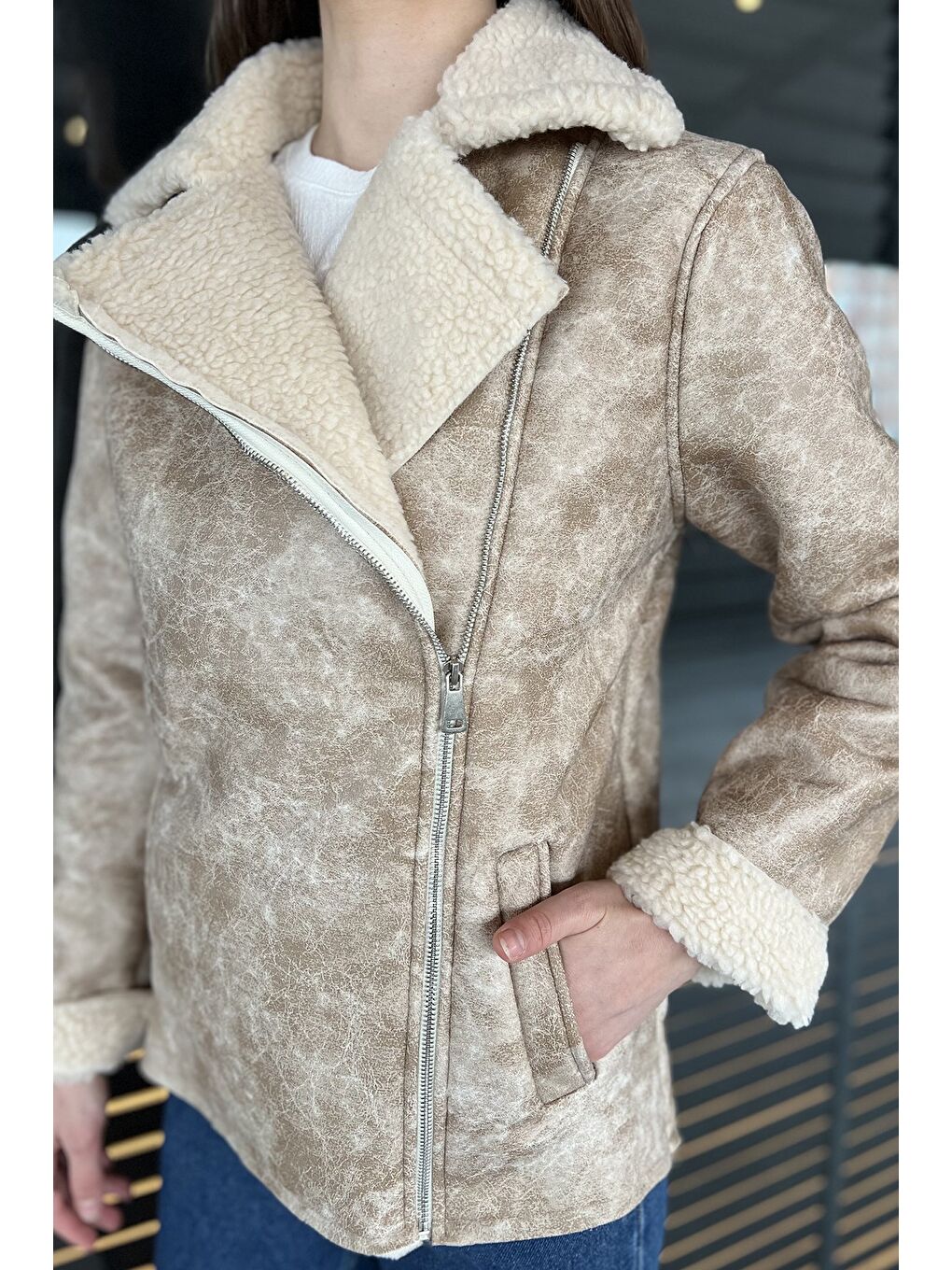 Bej Kadın İçi Pelüş Nubuk Mont-3