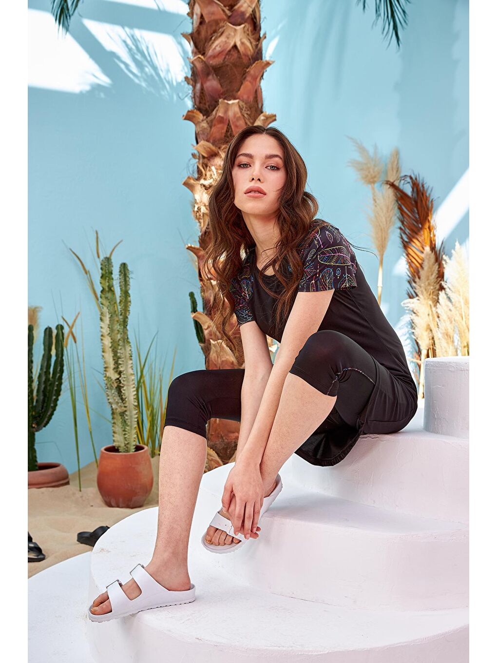 Siyah Kısa Kollu Yarı Kapalı Mayo Yaprak Tema R013-7