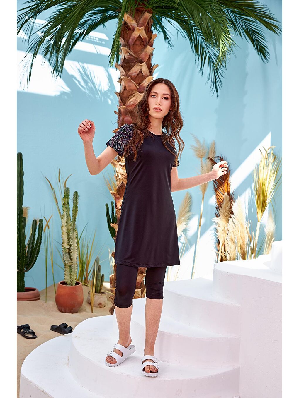 Siyah Kısa Kollu Yarı Kapalı Mayo Yaprak Tema R013-8