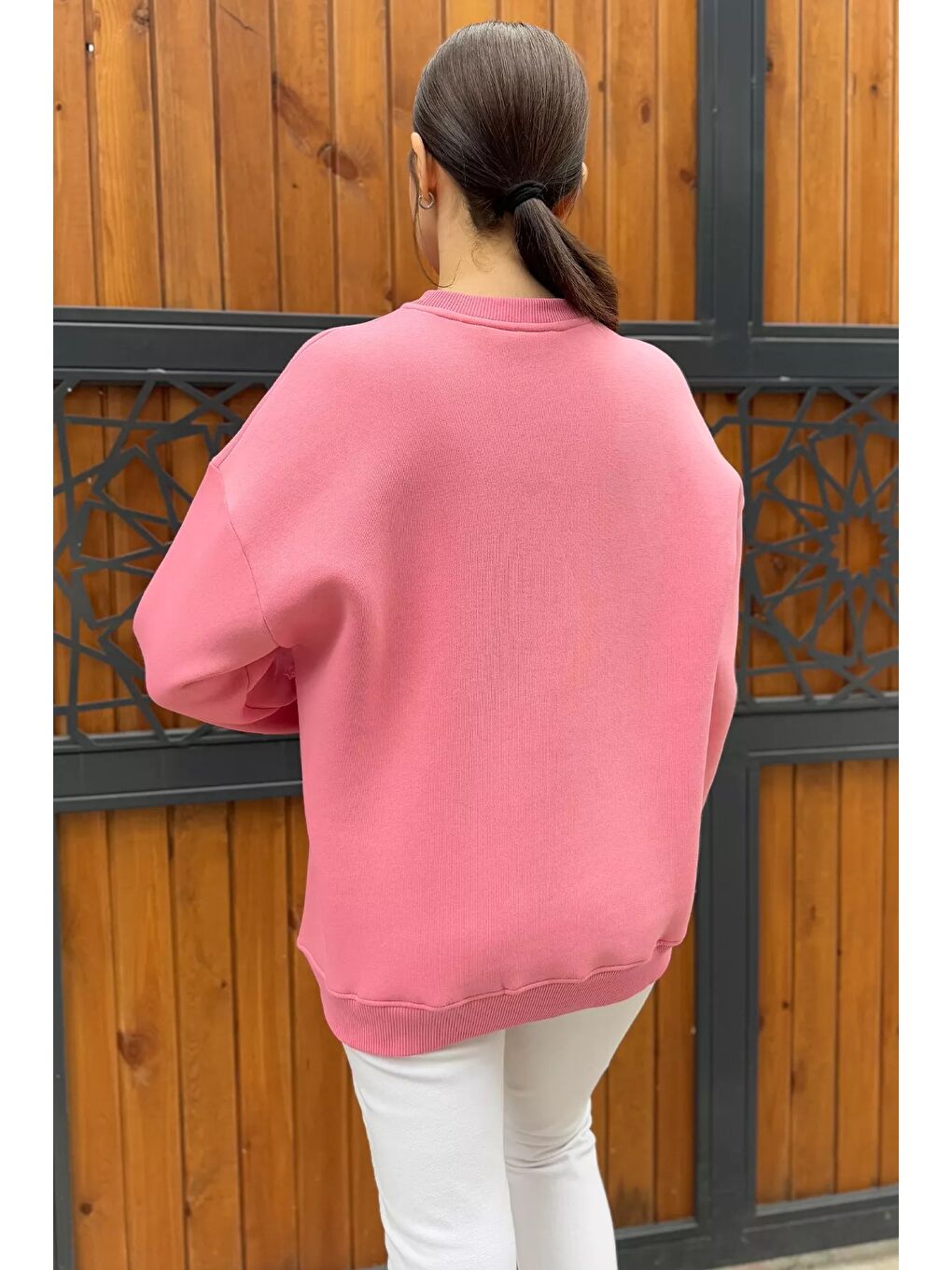 Pembe Kadın Bisiklet Yaka Kalp Nakışlı Şardonlu Sweatshirt-3