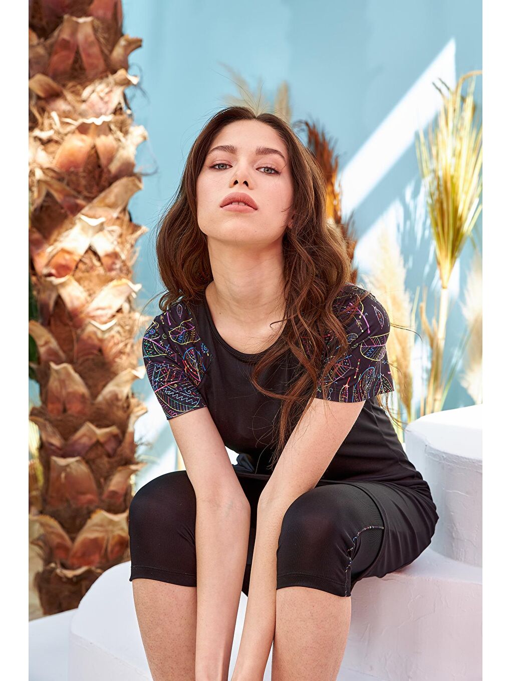 Siyah Kısa Kollu Yarı Kapalı Mayo Yaprak Tema R013-10