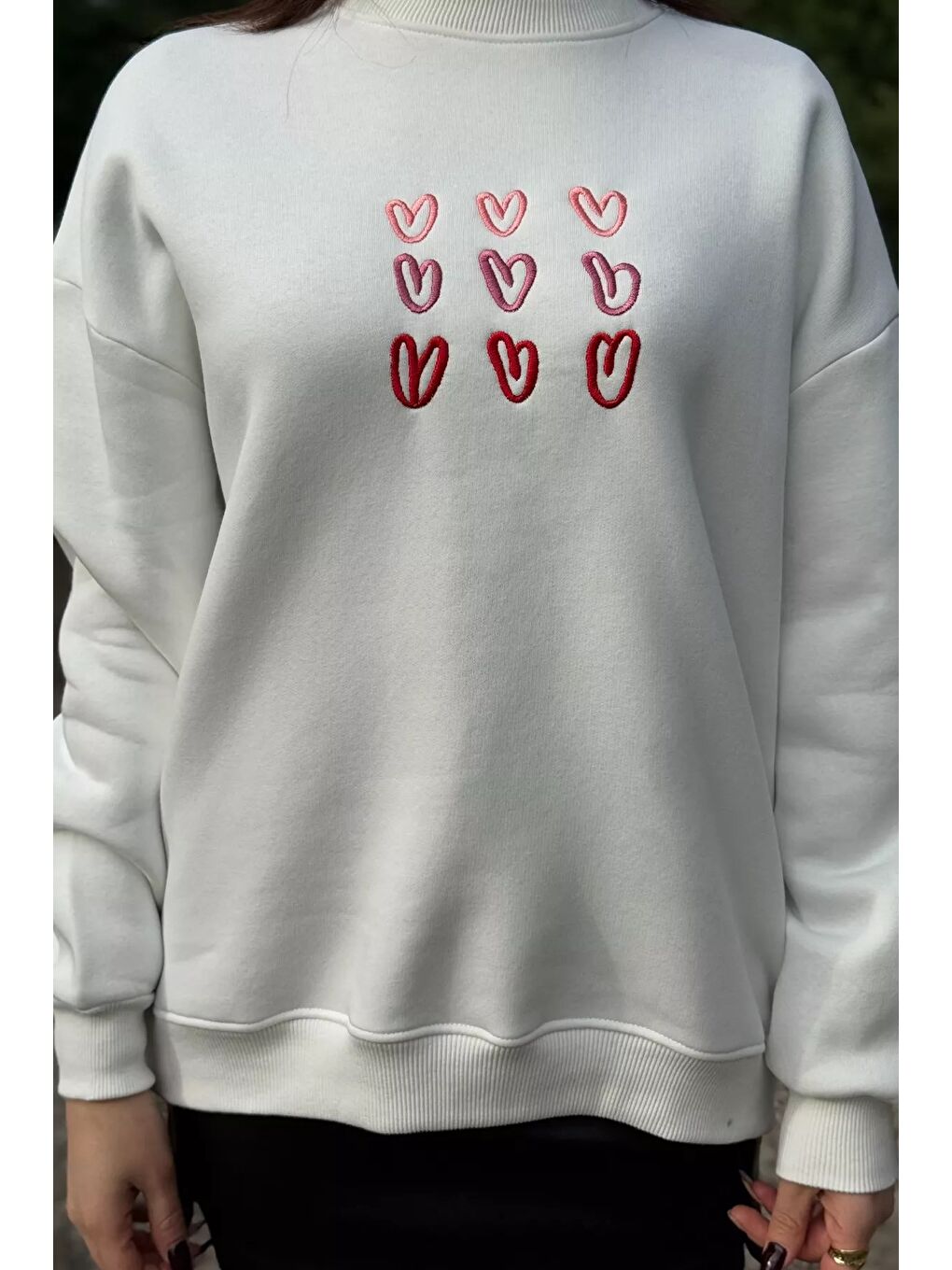 Beyaz Kadın Bisiklet Yaka Kalp Nakışlı Şardonlu Sweatshirt-2